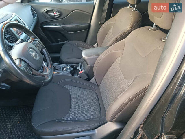 Черный Джип Чероки, объемом двигателя 2.4 л и пробегом 32 тыс. км за 17940 $, фото 18 на Automoto.ua