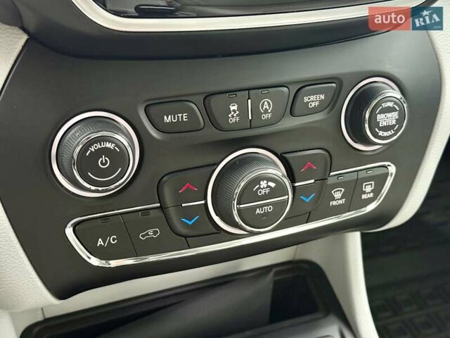 Черный Джип Чероки, объемом двигателя 2.36 л и пробегом 135 тыс. км за 16800 $, фото 19 на Automoto.ua