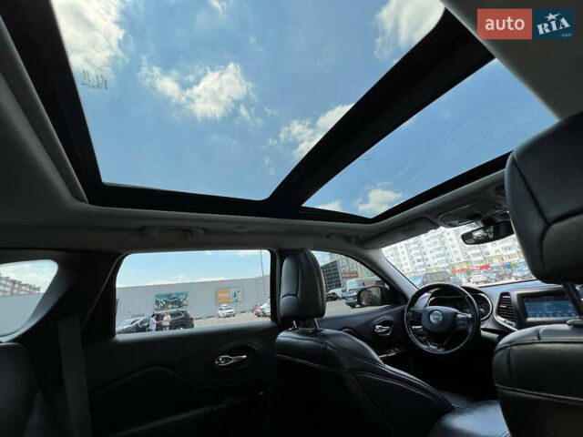 Чорний Джип Cherokee, об'ємом двигуна 3.24 л та пробігом 195 тис. км за 14900 $, фото 37 на Automoto.ua