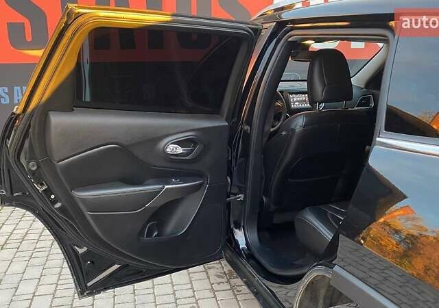 Черный Джип Чероки, объемом двигателя 2.36 л и пробегом 142 тыс. км за 17000 $, фото 26 на Automoto.ua