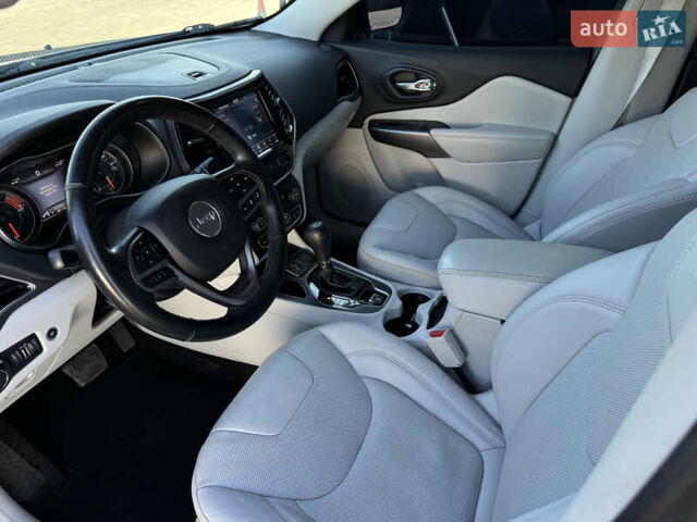 Чорний Джип Cherokee, об'ємом двигуна 3.24 л та пробігом 127 тис. км за 16500 $, фото 12 на Automoto.ua