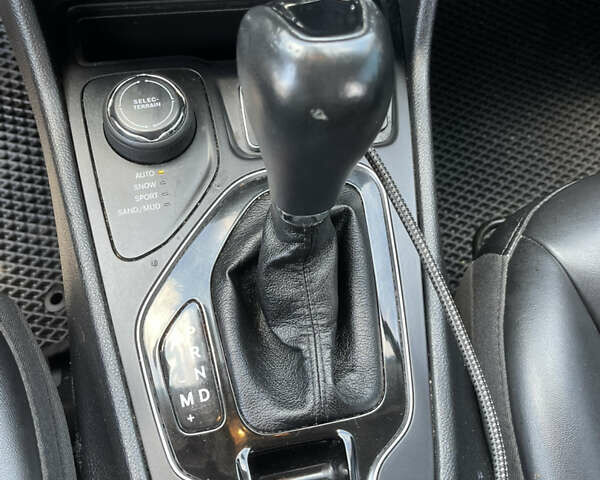 Чорний Джип Cherokee, об'ємом двигуна 3.24 л та пробігом 195 тис. км за 14900 $, фото 27 на Automoto.ua