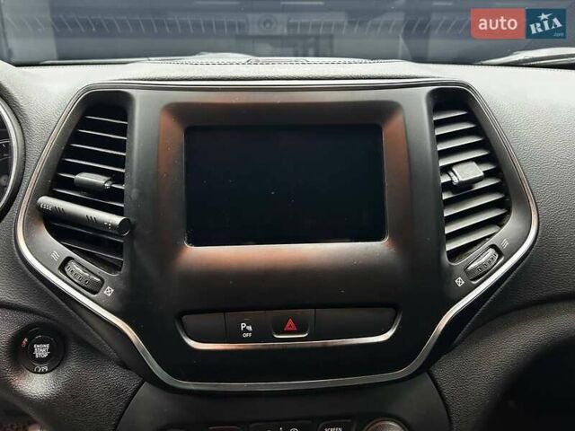 Черный Джип Чероки, объемом двигателя 2.36 л и пробегом 150 тыс. км за 18800 $, фото 10 на Automoto.ua