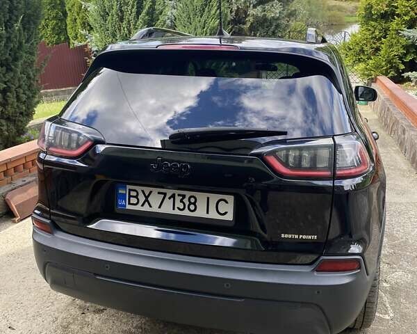 Джип Cherokee 2019 у Хмельницькому на Automoto.ua Чорний Джип Cherokee, об'ємом двигуна 2.36 л та пробігом 149 тис. км за 15500 $, фото 7 на Automoto.ua