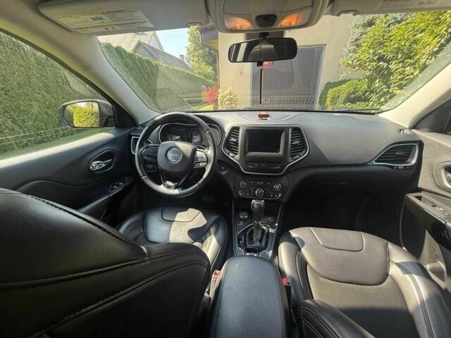 Чорний Джип Cherokee, об'ємом двигуна 0 л та пробігом 57 тис. км за 8700 $, фото 4 на Automoto.ua