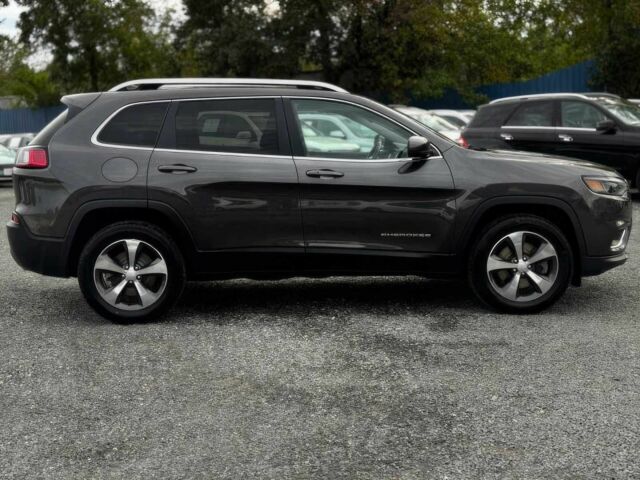 Черный Джип Чероки, объемом двигателя 3.2 л и пробегом 33 тыс. км за 11000 $, фото 3 на Automoto.ua