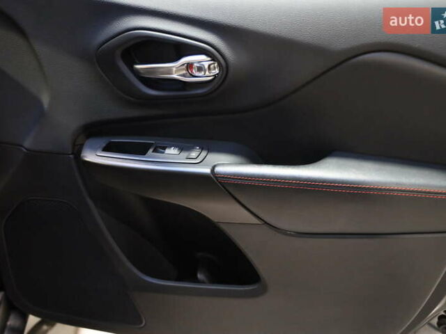 Черный Джип Чероки, объемом двигателя 2.36 л и пробегом 211 тыс. км за 21500 $, фото 44 на Automoto.ua