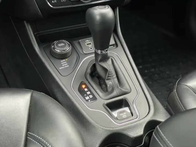 Джип Чероки 2019 в Киеве на Automoto.ua Черный Джип Чероки, объемом двигателя 2.4 л и пробегом 50 тыс. км за 13500 $, фото 11 на Automoto.ua
