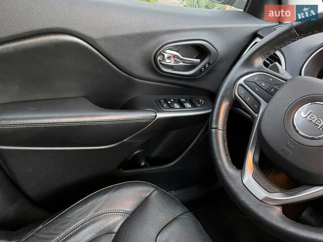 Чорний Джип Cherokee, об'ємом двигуна 2.36 л та пробігом 33 тис. км за 20500 $, фото 39 на Automoto.ua