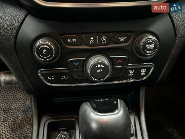 Черный Джип Чероки, объемом двигателя 2.36 л и пробегом 150 тыс. км за 18800 $, фото 11 на Automoto.ua