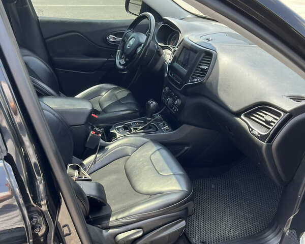 Чорний Джип Cherokee, об'ємом двигуна 3.24 л та пробігом 195 тис. км за 14900 $, фото 13 на Automoto.ua