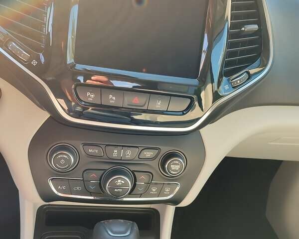 Джип Чероки 2019 в Киеве на Automoto.ua Черный Джип Чероки, объемом двигателя 2.36 л и пробегом 103 тыс. км за 20500 $, фото 14 на Automoto.ua