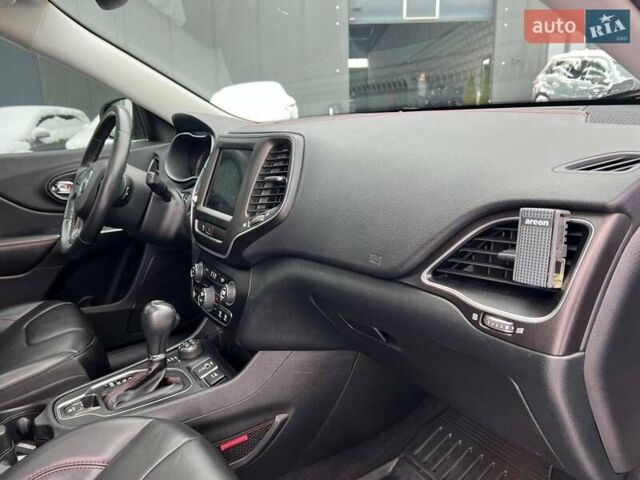 Чорний Джип Cherokee, об'ємом двигуна 3.2 л та пробігом 116 тис. км за 22440 $, фото 41 на Automoto.ua