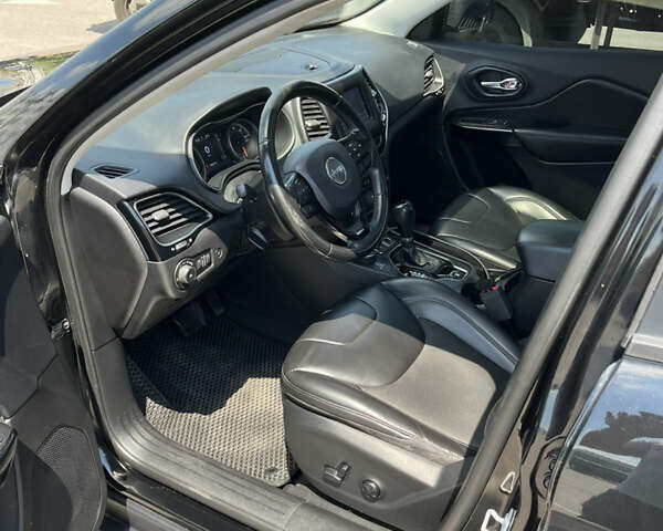 Чорний Джип Cherokee, об'ємом двигуна 3.24 л та пробігом 195 тис. км за 14900 $, фото 10 на Automoto.ua