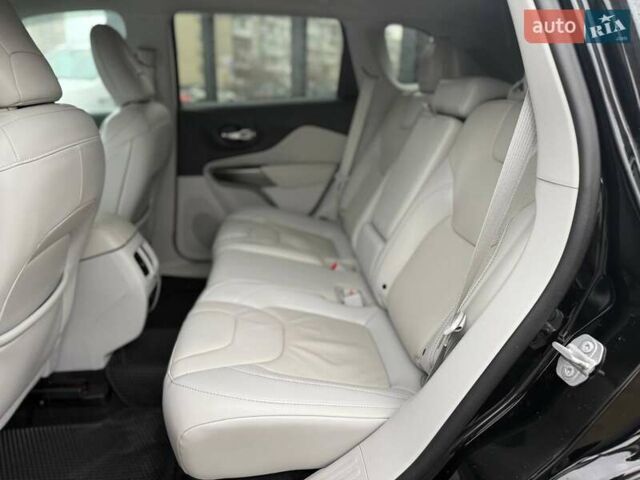 Черный Джип Чероки, объемом двигателя 2.36 л и пробегом 102 тыс. км за 18990 $, фото 12 на Automoto.ua