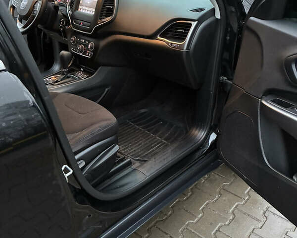 Черный Джип Чероки, объемом двигателя 0 л и пробегом 122 тыс. км за 15500 $, фото 17 на Automoto.ua