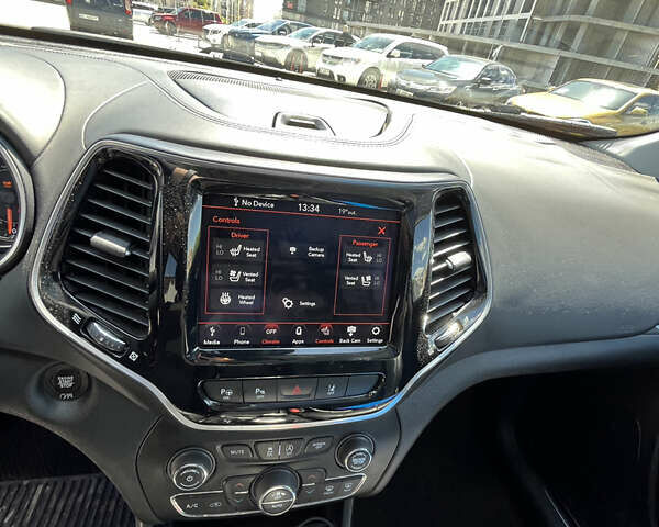 Черный Джип Чероки, объемом двигателя 2 л и пробегом 120 тыс. км за 17600 $, фото 10 на Automoto.ua