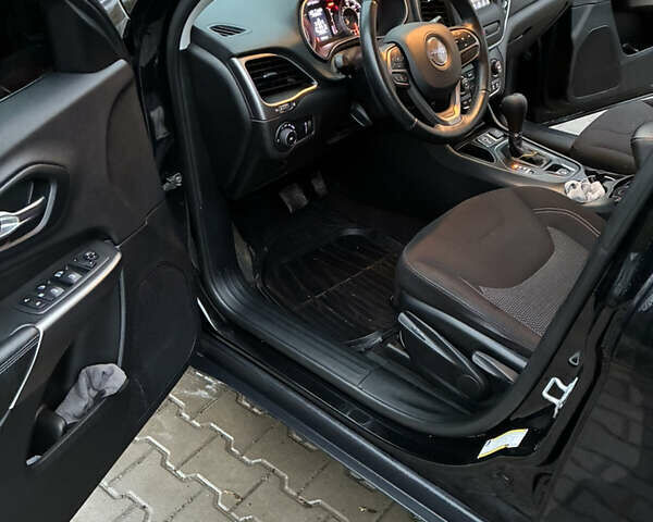 Черный Джип Чероки, объемом двигателя 0 л и пробегом 122 тыс. км за 15500 $, фото 12 на Automoto.ua