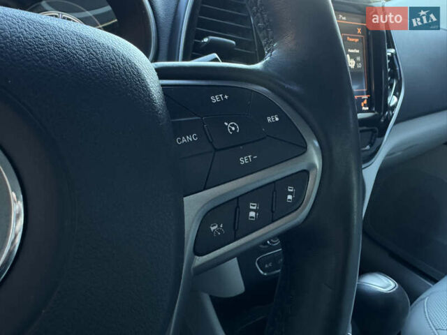 Чорний Джип Cherokee, об'ємом двигуна 3.24 л та пробігом 127 тис. км за 16500 $, фото 11 на Automoto.ua