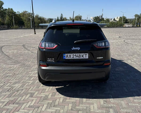 Чорний Джип Cherokee, об'ємом двигуна 2.36 л та пробігом 30 тис. км за 18000 $, фото 2 на Automoto.ua