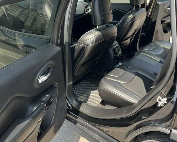 Чорний Джип Cherokee, об'ємом двигуна 3.24 л та пробігом 195 тис. км за 14900 $, фото 12 на Automoto.ua