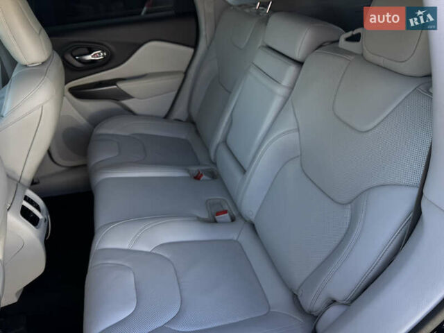 Чорний Джип Cherokee, об'ємом двигуна 3.24 л та пробігом 127 тис. км за 16500 $, фото 13 на Automoto.ua