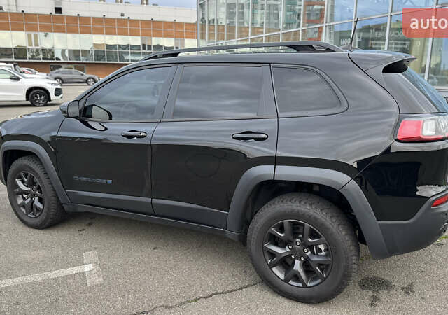 Чорний Джип Cherokee, об'ємом двигуна 3.24 л та пробігом 179 тис. км за 17500 $, фото 10 на Automoto.ua