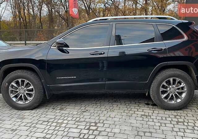 Черный Джип Чероки, объемом двигателя 2.36 л и пробегом 142 тыс. км за 17000 $, фото 4 на Automoto.ua