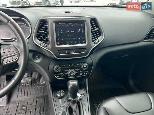 Чорний Джип Cherokee, об'ємом двигуна 3.2 л та пробігом 116 тис. км за 22440 $, фото 27 на Automoto.ua