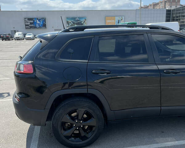 Чорний Джип Cherokee, об'ємом двигуна 3.24 л та пробігом 195 тис. км за 14900 $, фото 7 на Automoto.ua