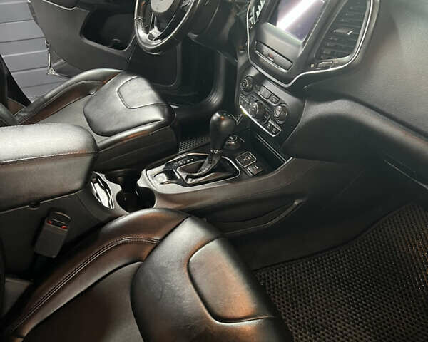 Черный Джип Чероки, объемом двигателя 2.36 л и пробегом 152 тыс. км за 15150 $, фото 21 на Automoto.ua