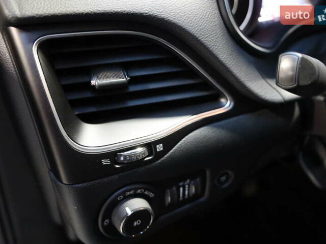 Черный Джип Чероки, объемом двигателя 2.36 л и пробегом 211 тыс. км за 21500 $, фото 19 на Automoto.ua