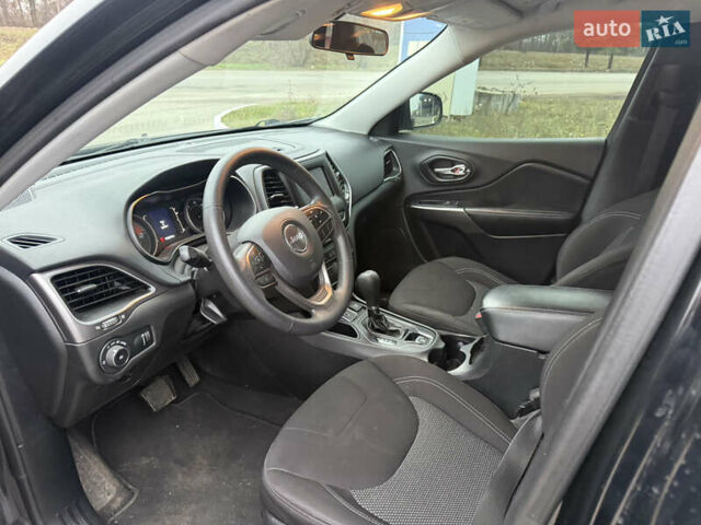 Черный Джип Чероки, объемом двигателя 3.24 л и пробегом 172 тыс. км за 14400 $, фото 18 на Automoto.ua