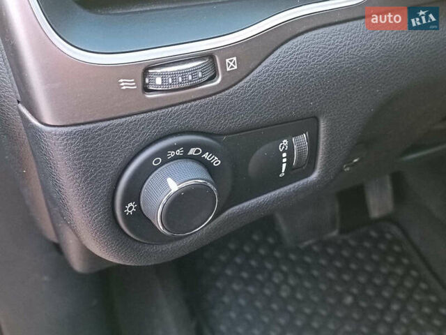 Черный Джип Чероки, объемом двигателя 2.4 л и пробегом 32 тыс. км за 17940 $, фото 21 на Automoto.ua