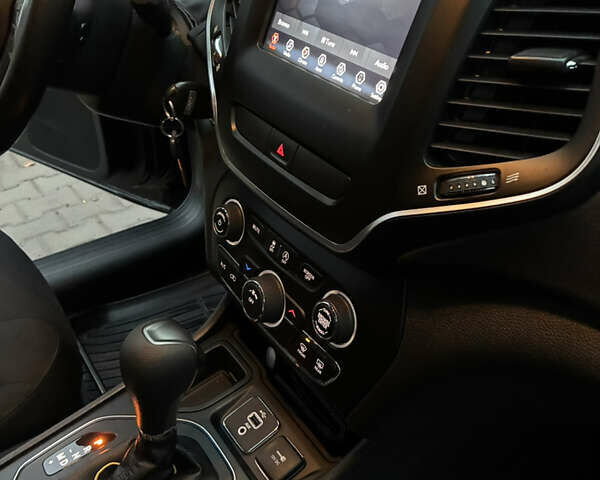 Черный Джип Чероки, объемом двигателя 0 л и пробегом 122 тыс. км за 15500 $, фото 16 на Automoto.ua