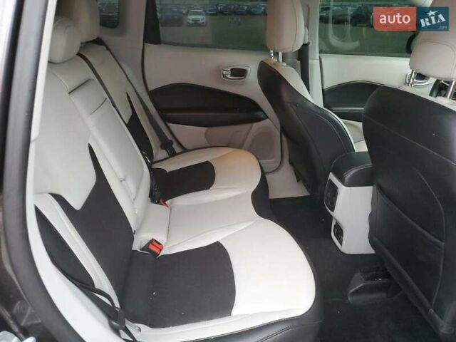 Чорний Джип Cherokee, об'ємом двигуна 2.36 л та пробігом 100 тис. км за 2800 $, фото 10 на Automoto.ua