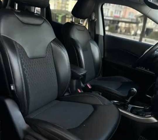 Чорний Джип Cherokee, об'ємом двигуна 2.4 л та пробігом 95 тис. км за 14700 $, фото 9 на Automoto.ua