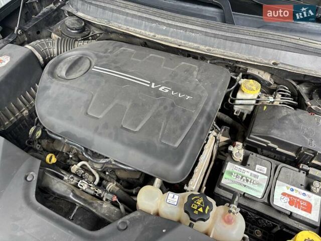 Чорний Джип Cherokee, об'ємом двигуна 3.24 л та пробігом 171 тис. км за 21000 $, фото 17 на Automoto.ua