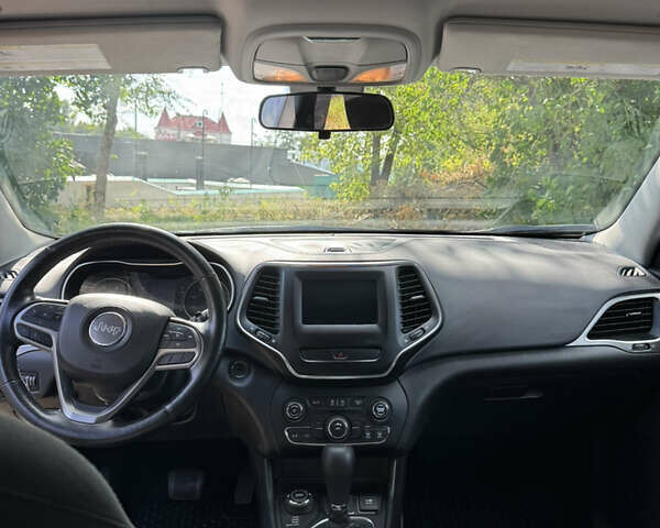 Чорний Джип Cherokee, об'ємом двигуна 2.36 л та пробігом 30 тис. км за 18000 $, фото 8 на Automoto.ua