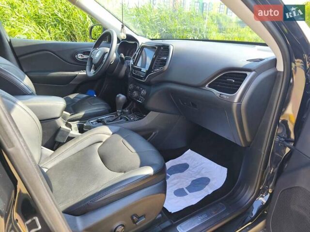 Чорний Джип Cherokee, об'ємом двигуна 3.24 л та пробігом 84 тис. км за 22000 $, фото 14 на Automoto.ua