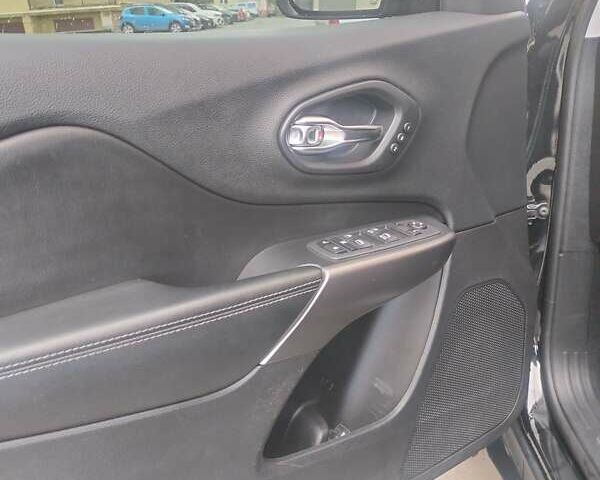 Чорний Джип Cherokee, об'ємом двигуна 2.36 л та пробігом 153 тис. км за 18798 $, фото 8 на Automoto.ua