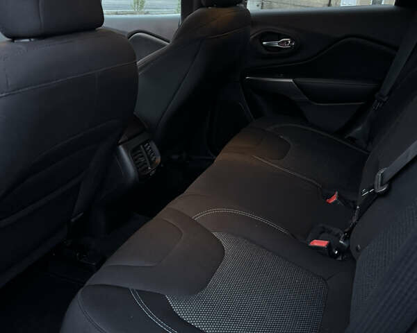 Чорний Джип Cherokee, об'ємом двигуна 2.4 л та пробігом 223 тис. км за 13900 $, фото 52 на Automoto.ua