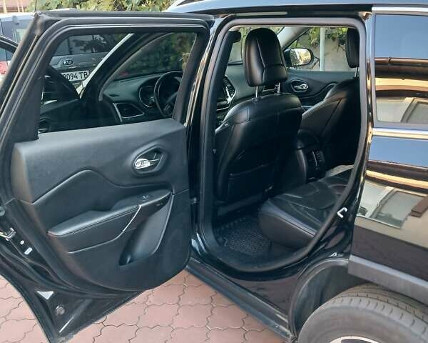Чорний Джип Cherokee, об'ємом двигуна 3.24 л та пробігом 60 тис. км за 18500 $, фото 8 на Automoto.ua