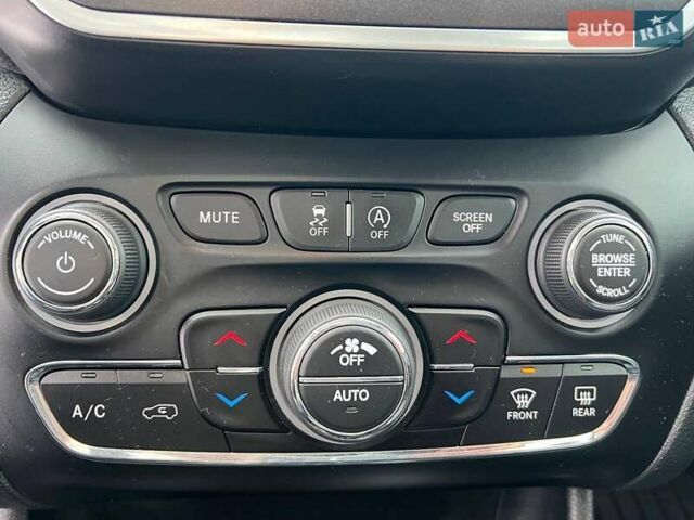 Чорний Джип Cherokee, об'ємом двигуна 3.2 л та пробігом 116 тис. км за 22440 $, фото 30 на Automoto.ua