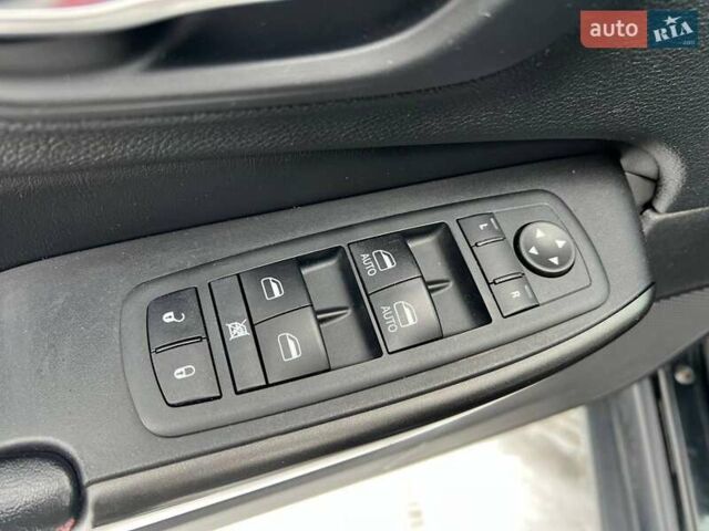 Чорний Джип Cherokee, об'ємом двигуна 3.2 л та пробігом 116 тис. км за 22440 $, фото 15 на Automoto.ua