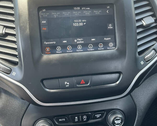 Чорний Джип Cherokee, об'ємом двигуна 3.24 л та пробігом 195 тис. км за 14900 $, фото 32 на Automoto.ua