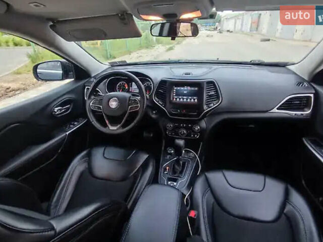 Черный Джип Чероки, объемом двигателя 3.24 л и пробегом 139 тыс. км за 24500 $, фото 4 на Automoto.ua