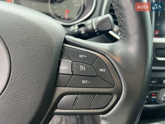 Чорний Джип Cherokee, об'ємом двигуна 3.2 л та пробігом 116 тис. км за 22440 $, фото 23 на Automoto.ua