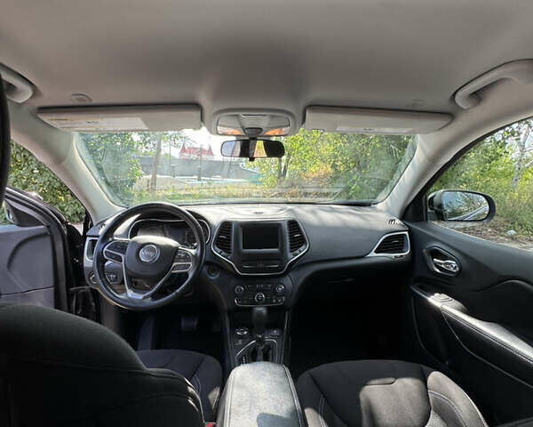 Чорний Джип Cherokee, об'ємом двигуна 2.36 л та пробігом 30 тис. км за 18000 $, фото 9 на Automoto.ua