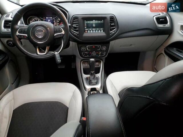 Чорний Джип Cherokee, об'ємом двигуна 2.36 л та пробігом 100 тис. км за 2800 $, фото 7 на Automoto.ua